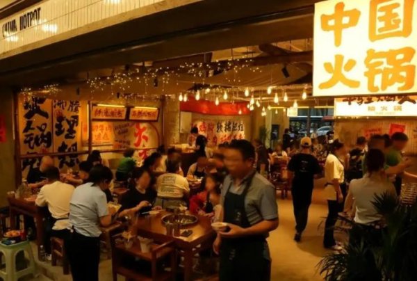 炒股配资查询之家 2025年中国新的餐饮龙头，市值来到1700亿，海底捞让出第一的位置